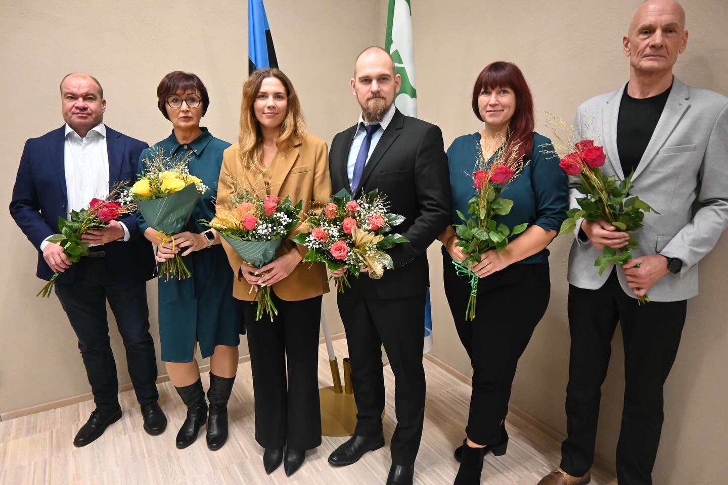 Pildil vasakult: Andres Vijar, Eve Salundi, Maris Neeno, Rene Kintsiraud, Marit Oimet ja Aivar Roop. Foto: PÕLVA VALLAVALITSUS