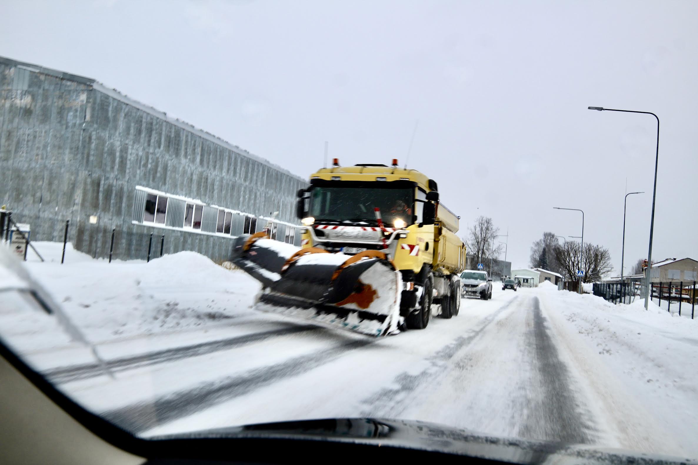 Verstoni sahkauto pühapäeval teel tööle. FOTO: Kalev Annom