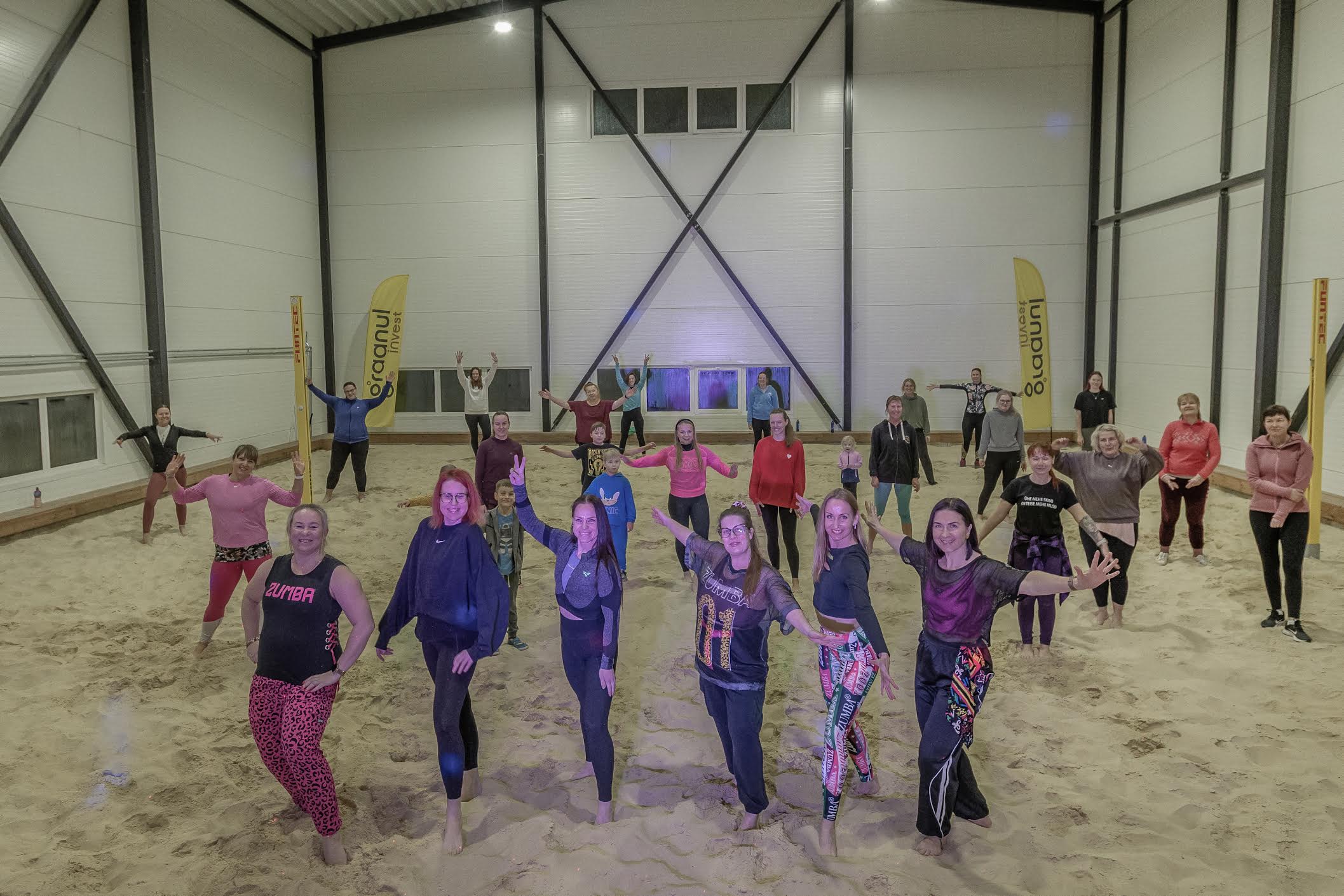 14. jaanuaril toimus Võrus Tallinna maanteel asuvas rannahallis esimene rannazumba, mis tõi osalejaid ja treenereid nii Võrumaalt kui ka mujalt Eestist. Foto: AIGAR NAGEL