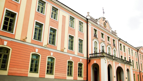 Riigikogu istung kestis peaaegu südaööni