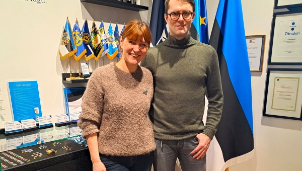 FOTOD Kust tulevad meie sinimustvalged lipud? Ikka lipuvabrikust!