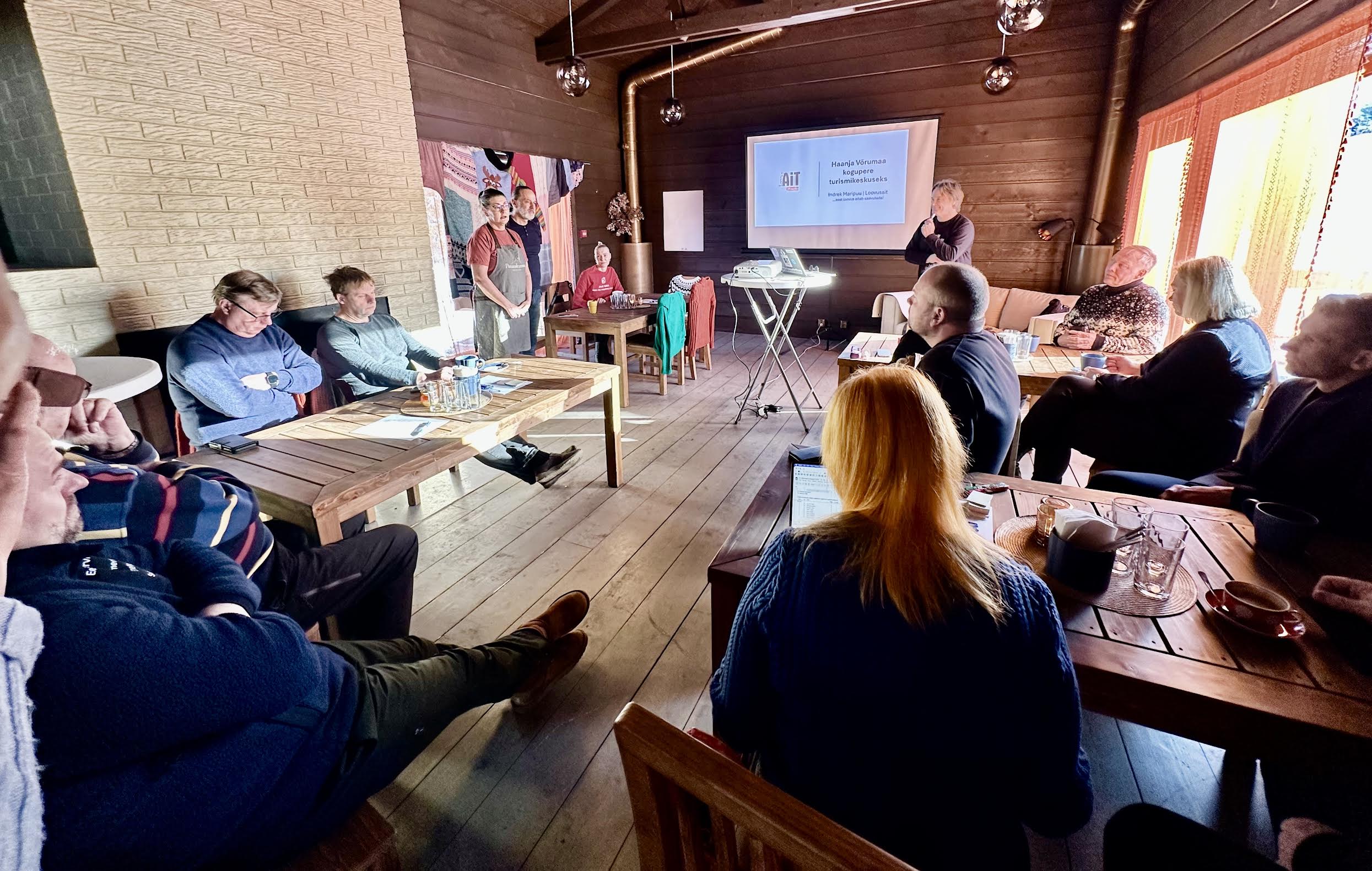 Üleeilne arutelupäev „Haanja Võrumaa kogupere turismikeskuseks” Haanjas kohvikus Kampsun. FOTO: Kalev Annom