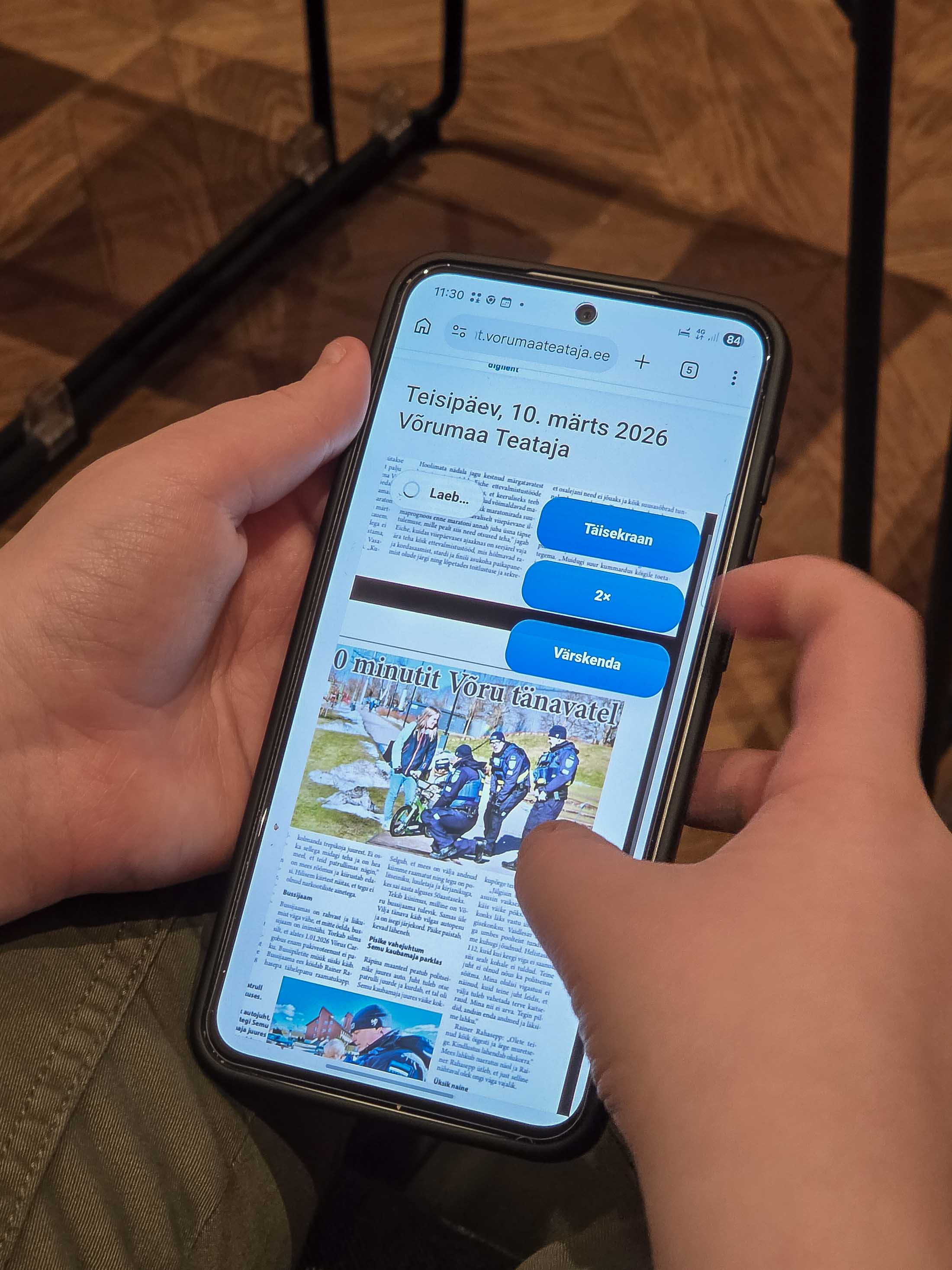 Kohalviibijatel oli võimalus logida sisse Võrumaa Teataja digilehe proovikontoga. Fotod: AIGAR NAGEL Kohalviibijatel oli võimalus logida sisse Võrumaa Teataja digilehe proovikontoga. Fotod: AIGAR NAGEL