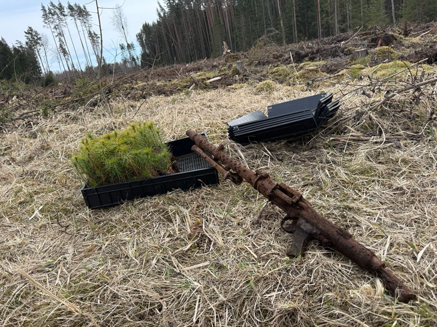 Roostes kuulipilduja omaniku tuvastamisega tegeletakse järgnevad kuus kuud. Peale selle tehakse kindlaks relva tehniline olukord. Fotod: ERAKOGU