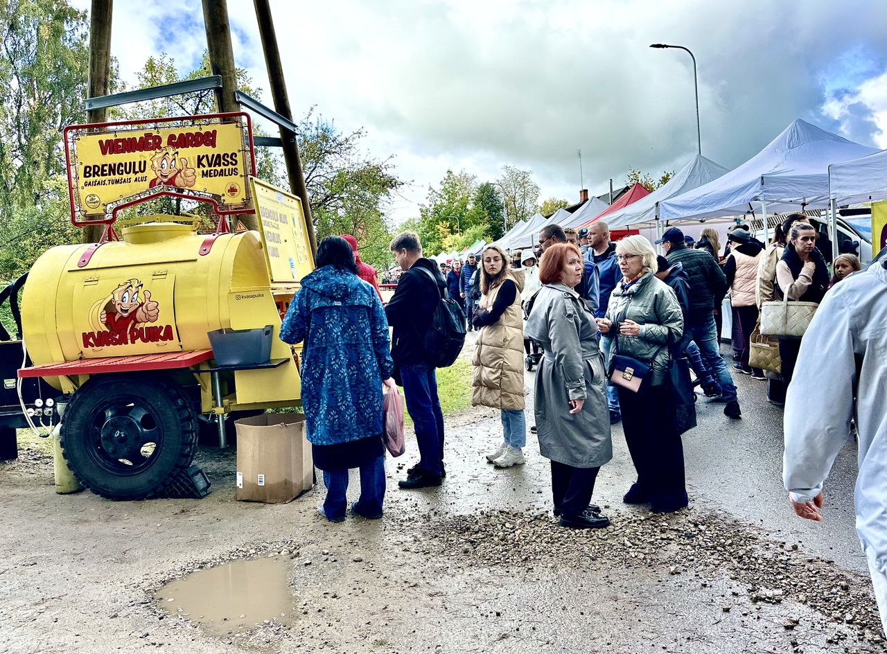 Kaljamüük käis järjekorraga. FOTOD: Kalev Annom