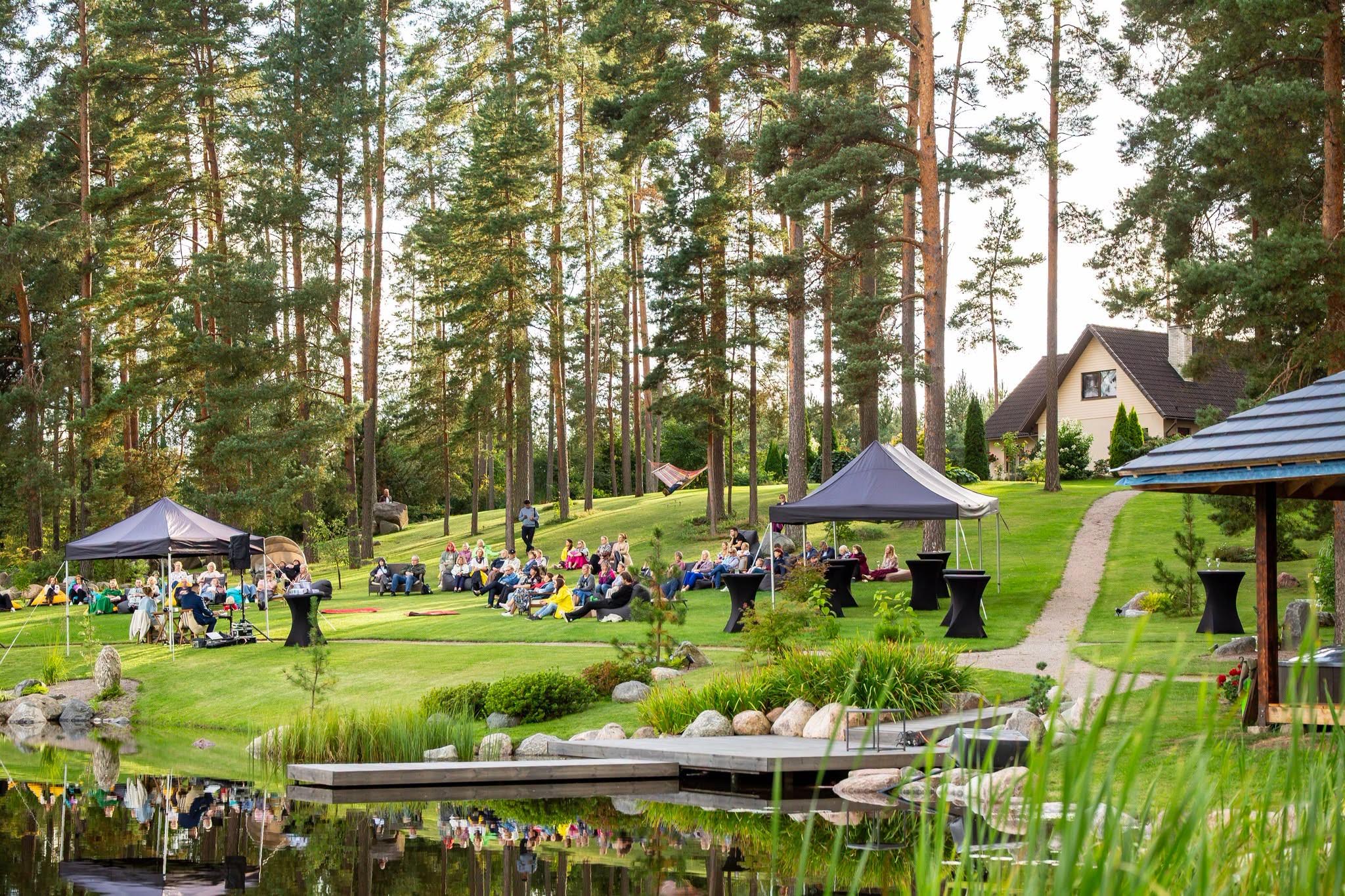 Tänuõhtu toimus tavapärasest veidi teisiti, pikniku vormis. Foto TIINA MÄNNE