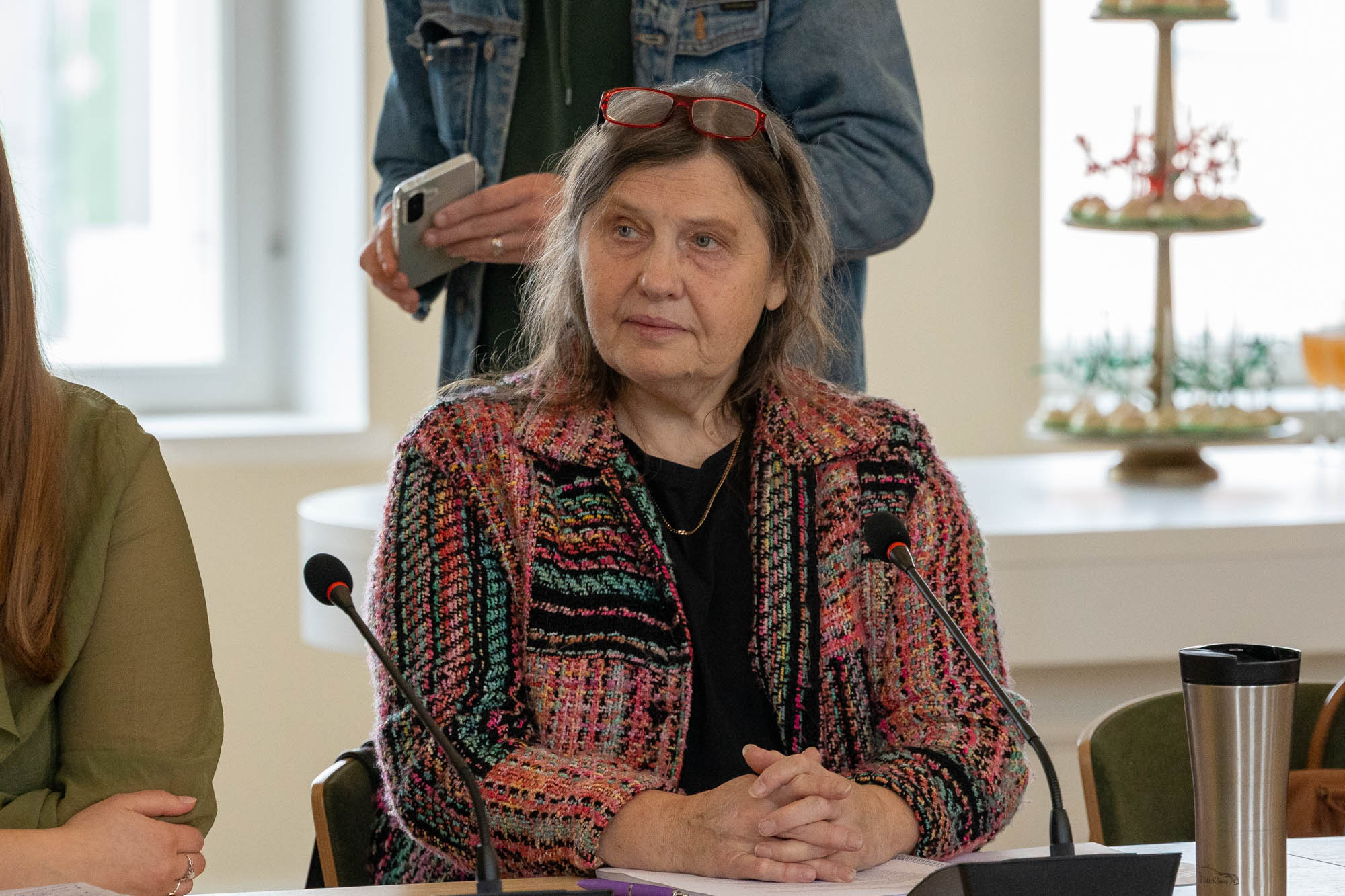 Tiiu Ritari 14. oktoobril ajaloolise pangamaja saalis toimunud Võru vallavolikogu istungil, kus ühe päevakorrapunktina avaldati hukkamõistu tema sotsiaalmeediapostituste sisule. FOTOD: Aigar Nagel Tiiu Ritari 14. oktoobril ajaloolise pangamaja saalis toimunud Võru vallavolikogu istungil, kus ühe päevakorrapunktina avaldati hukkamõistu tema sotsiaalmeediapostituste sisule. FOTOD: Aigar Nagel