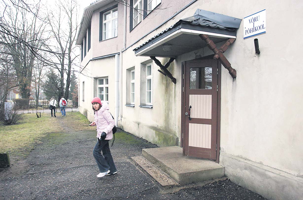 Võrusoo koolihoone sulgemise järel viiakse seal praegu õppivad lapsed üle Võru 1. põhikooli Seminari tänava hoonesse. FOTO: VT