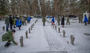 Vabadussjas-videlnutele-suudati-Vru-linnakalmistul-sada-kuunalt-6