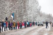 Ligi-pooltuhat-inimest-seisis-kasikaes-Nursipalu-kaitseks-19