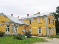 Sänna mõisas tegutseb Sänna kultuurimõis ja kohalik raamatukogu. Hoone remont loodetakse lõpule viia 2016. aastaks. 	  Foto: MAARJA ROON