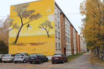 Võru kunstniku Sänki maalitud Navitrolla-aineline Vilja tn 20 kortermaja otsasein Võru linnas.      Foto: Võrumaa Teataja