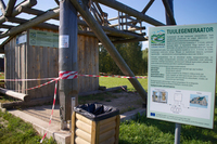 Rõuge Ööbikuoru vaatetorn, mille tipus asub tuulegeneraator, on seoses mädanemisega külastajatele suletud. Foto: Võrumaa Teataja