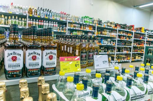 Piiriäärse alkoholikaubanduse müüjad laiendavad haaret ja kaaluvad nüüd ka toidukaupade müüki. FOTO: Andrei Javnašan Võrumaa Teataja
