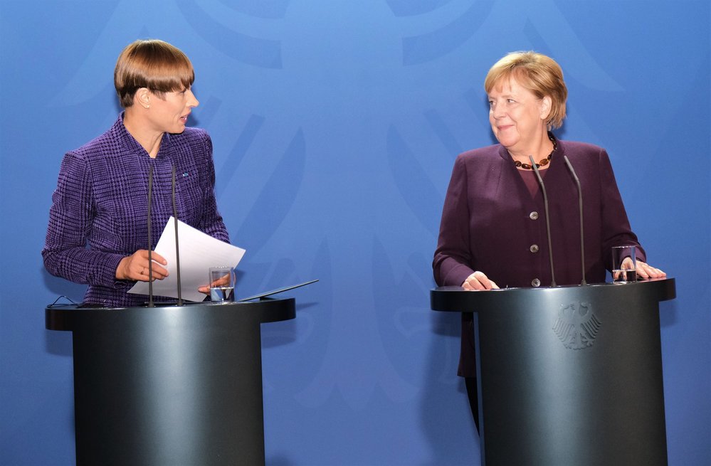 Kantsler Angela Merkelile rääkisin Eesti kogemustest e-riigi ülesehitamisel. Digitaalse ühiskonna loomine algab lubavast õigusruumist ning õigusloomes tuleb kehtestada selged põhimõtted, millest digimajanduse ja e-riigi ehitamisel kinni pidada. Arutasime ka milline võiks olla Saksamaa EL eesistumise fookus digitaalses valdkonnas. Fotod: Vabariigi Presidendi Kantselei