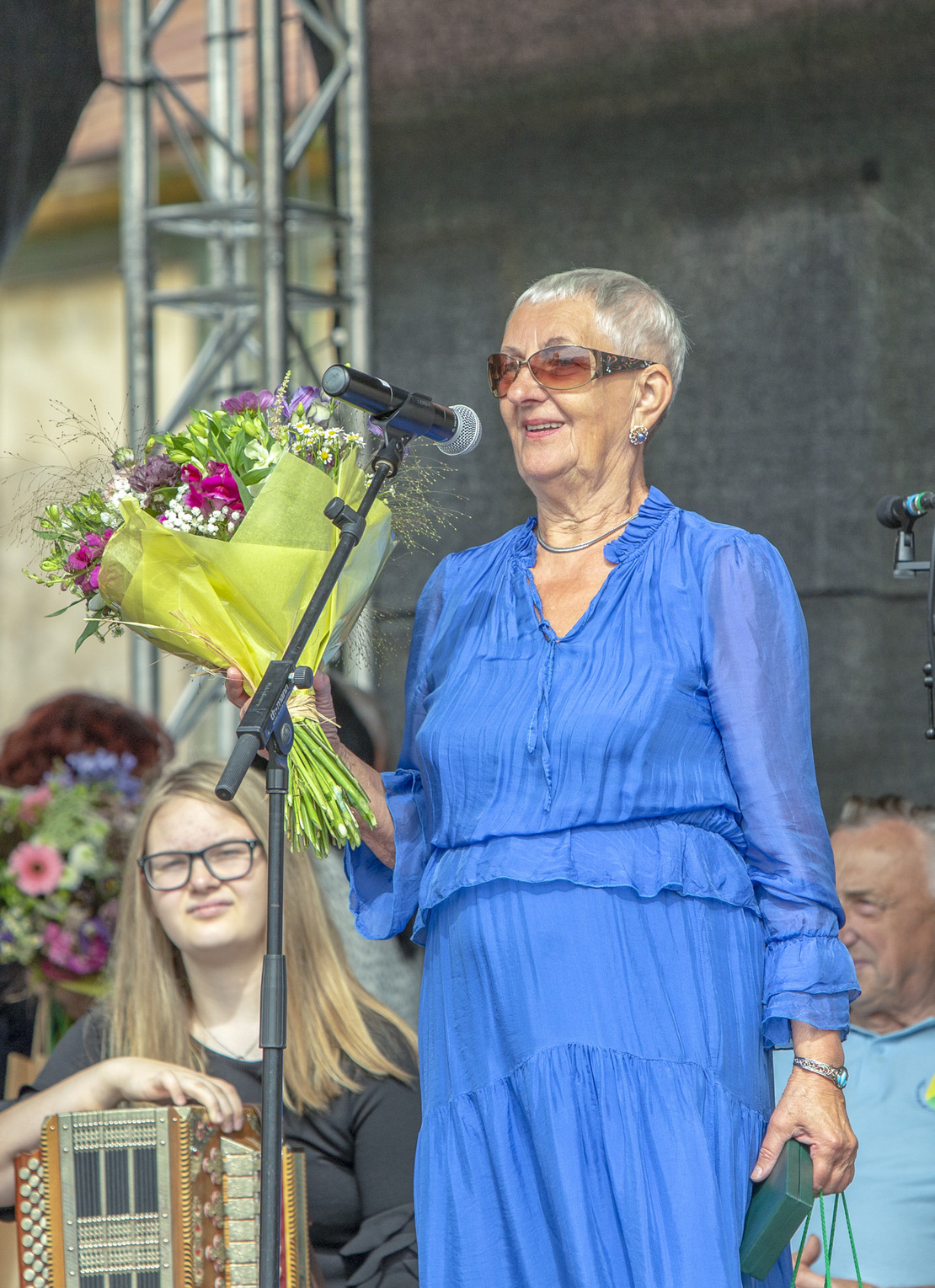 Linnapea vapimärk omistati Veevi Hõrakule pikaajalise panuse eest Võru elanike tervisekasvatusse ja koorilaulutraditsioonide hoidmisse. FOTO: Aigar Nagel